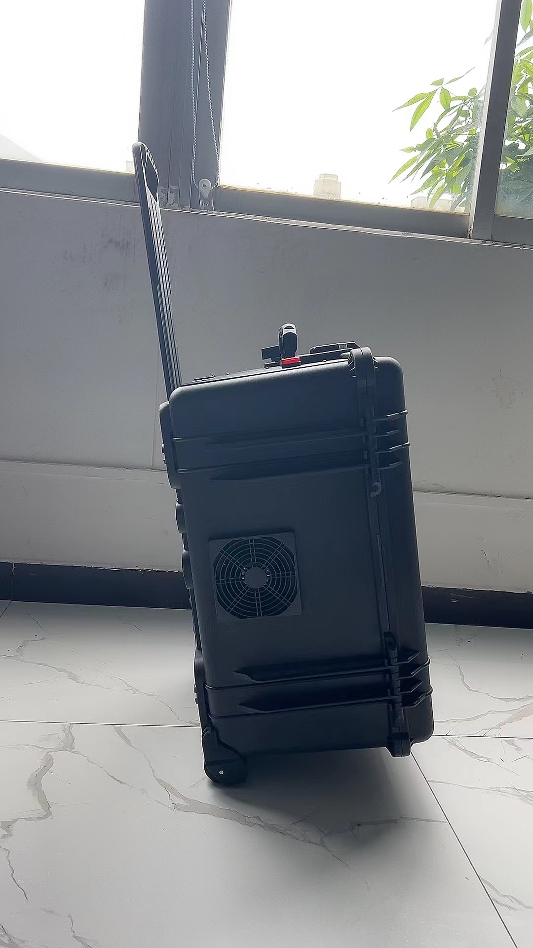 共和手拉箱型移动通信干扰器